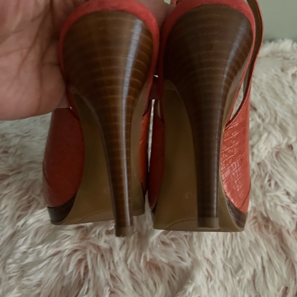 Nine West shoes. Coral color. Open heel, adjustable strap. Worn only 3 times. - Picture 4 of 4